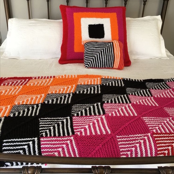 Knitted pillow cover with companion small pillow - Picture 2 of 10